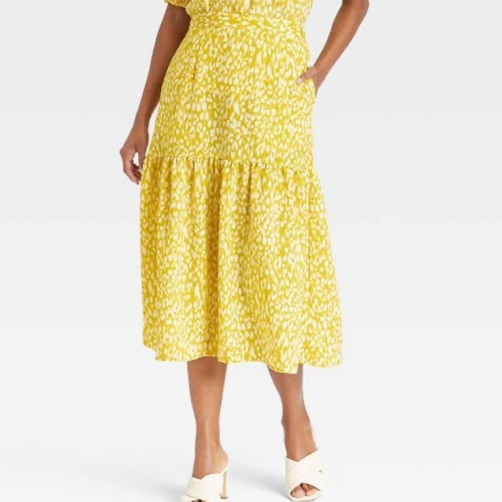 WHO what wear Women's size medium Tiered Skirt Yellow Leopard Print pull on nwt
